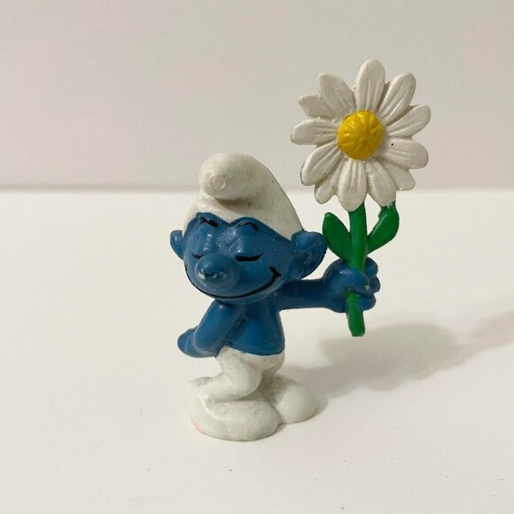 Smurfs Holding Flower and Lazy Digger Smurf Toys Figures - Picture 5 of 16
